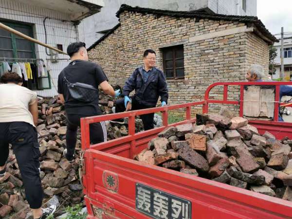 我为群众办实事|回龙圩:封盖黄家水沟 群众笑开颜