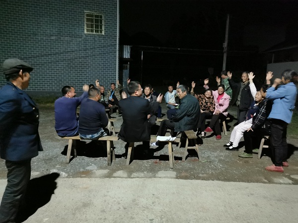 回龙圩管理区马鹿头村断岭源自然村村民自发组织修订村规民约