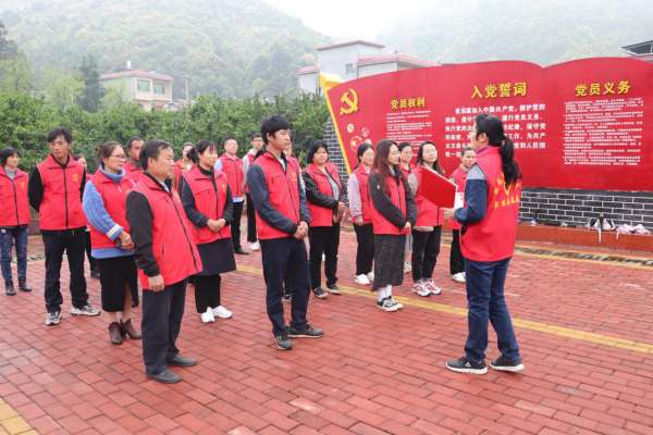 回龙圩：开展“潇湘巾帼心向党”朗读活动