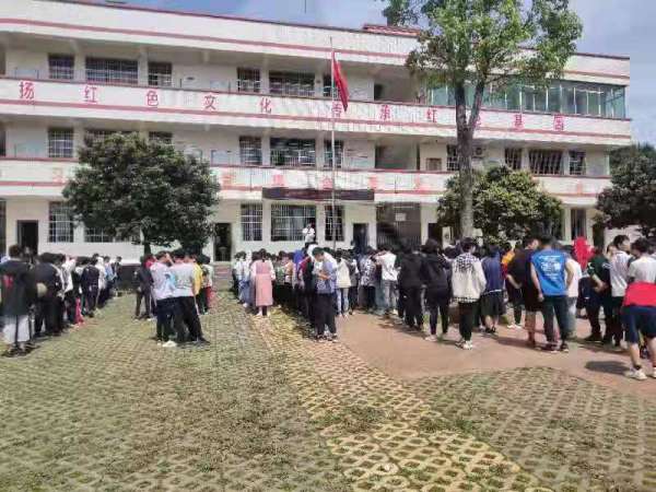 回龙圩管理区中学：回龙圩管理区中学防溺水宣讲会