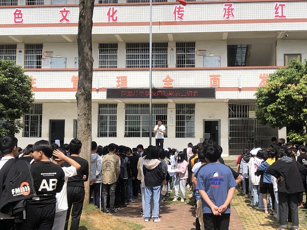 回龙圩管理区中学:校园欺凌宣讲会