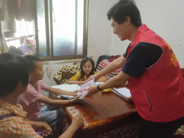 我为青年做件事|关爱留守儿童 从“心”开始