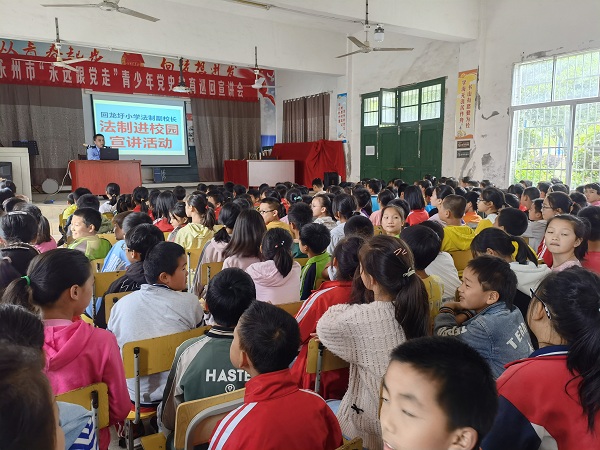 回龙圩管理区中小学开展法制教育宣讲活动