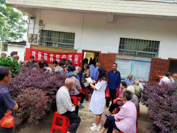 兴隆开展“我为群众办实事”之倾心关爱老年人 健康体检暖人心