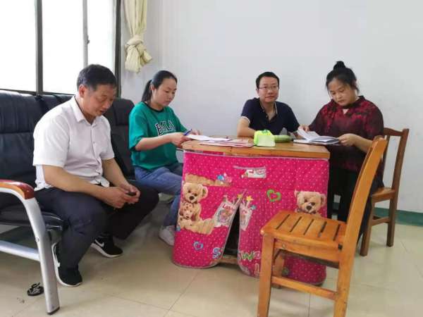 我为群众办实事┃进村入户为困难人员进行生存认证