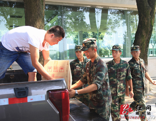 驻靖部队畅叙军民"鱼水情" 贫困户农副产品进军营_社会民生_靖州新闻