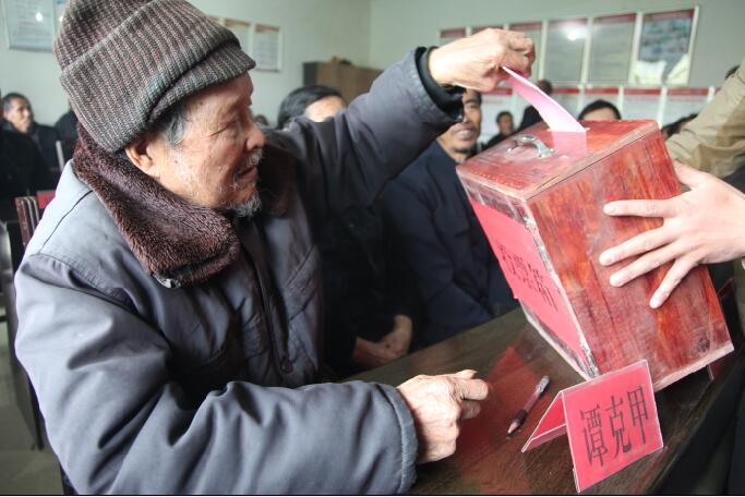 老年党员投票.jpg