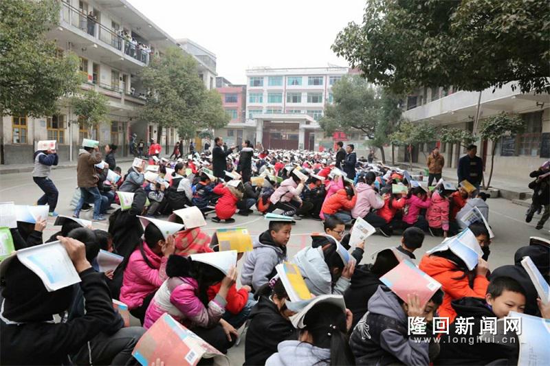 司门前镇中学应急演练.jpg