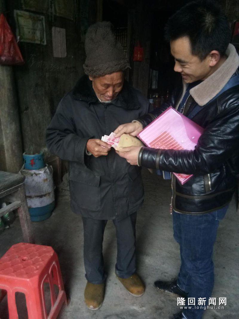 扶贫送温暖2_副本.jpg