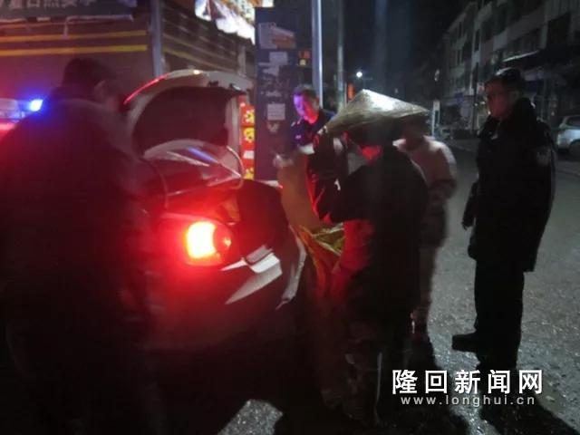 将老人送回了家.jpg