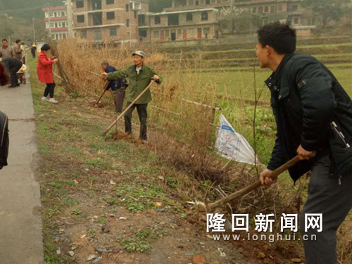 图为岩口镇党员群众义务植树.png