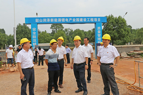 儀式結束後,市領導還深入潤澤新能源,小紅軍拓展教育基地,紅林花海等