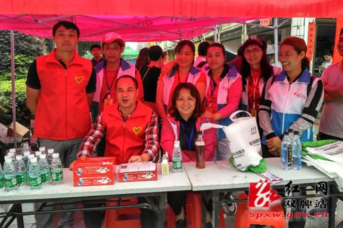 县卫计委志愿者为留守学子高考助力