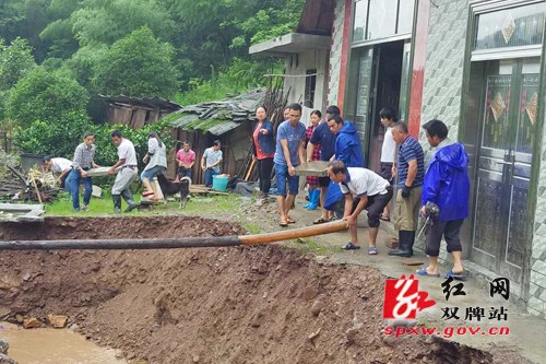 打鼓坪乡齐心协力 投入抗洪救灾工作