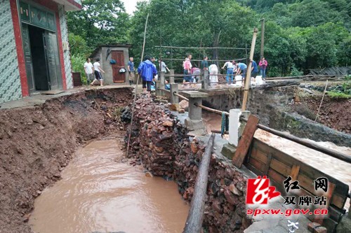 打鼓坪乡齐心协力 投入抗洪救灾工作