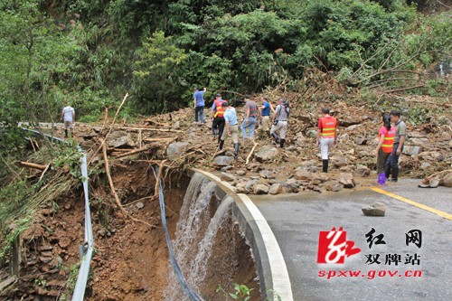 [防汛抗灾]杨小明、吴荣益深入双牌县察看公路水毁灾情