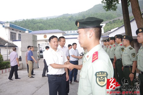 “八一”前夕双牌县领导走访慰问驻双部队官兵