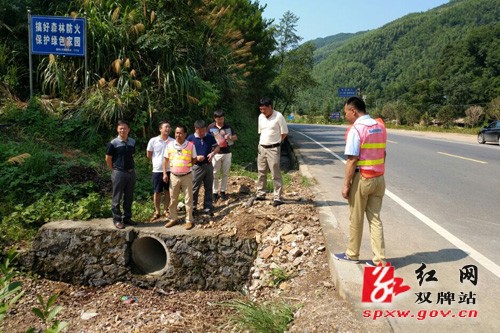 市公路局到双牌检查上半年公路养护工作