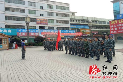 是民也是兵 人社民兵连苦练军事本领