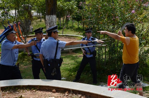 双牌警方开展反恐防暴“突击攻坚”科目演练