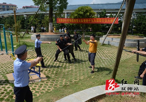 双牌警方开展反恐防暴“突击攻坚”科目演练
