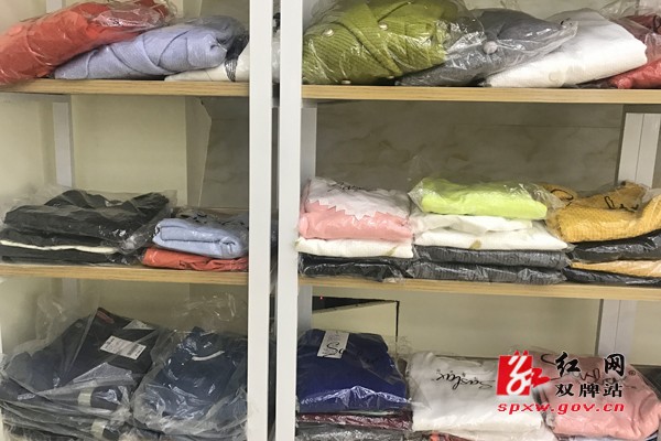 爱心企业走进社扶网双牌管理中心捐赠衣物