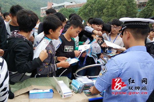 双牌交警“以案说防”走进校园