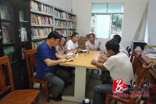 县公路局:开展“喜迎十九大深化帮与扶”主题党日活动