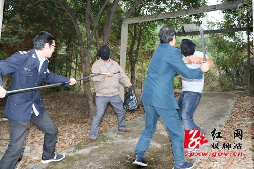 “喜迎十九大 饮水保安全”反恐演练
