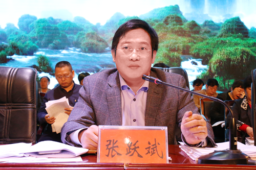 团结共进 列兵出征 全面夺取脱贫摘帽的最后胜利