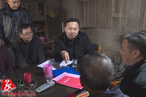 苏小康看望扶贫一线工作人员 随机抽查指导扶贫薄弱环节整改情况