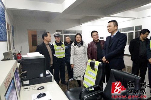 肖质彬寒冬深夜到治超一线督查指导工作