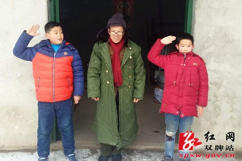 双牌少先队员寒冬送温暖,浓浓关爱胜似春