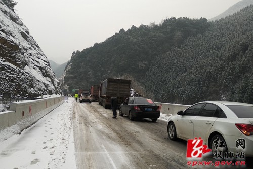 40名司机深陷双牌雪山 森林土鸡蛋充饥暖心