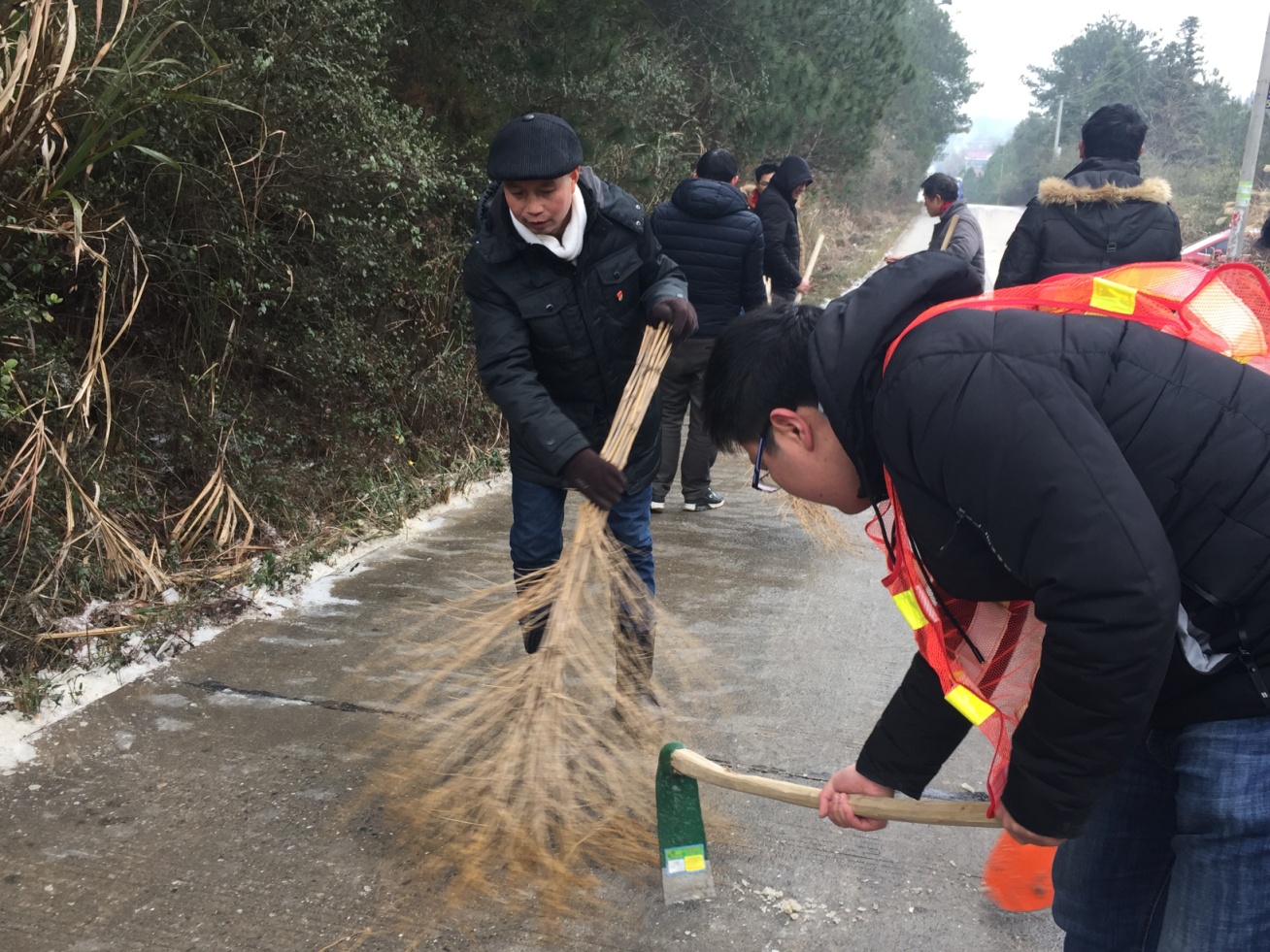 江村镇：“抗冰在行动”之—党委书记带队督查镇、村防雨雪冰冻天气工作