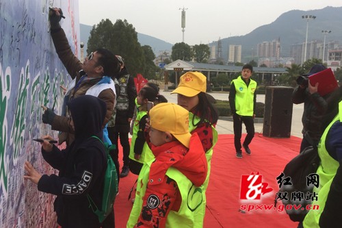 双牌返乡青年志愿服务队保护湿地献礼家乡