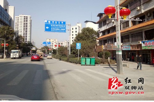 县交警大队:重拳整治乱停乱摆交通环境大为改观