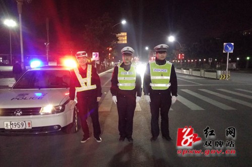 县交警大队:重拳整治乱停乱摆交通环境大为改观