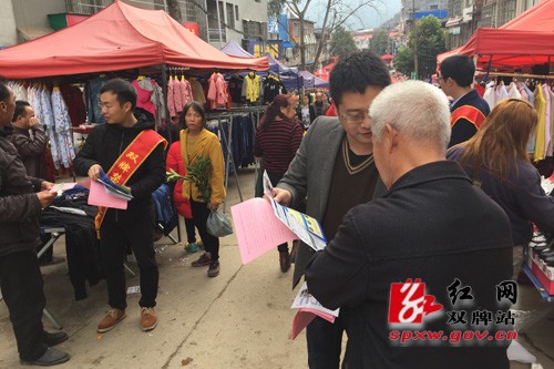 县禁毒办组织深入江村镇开展农村集中禁毒宣传