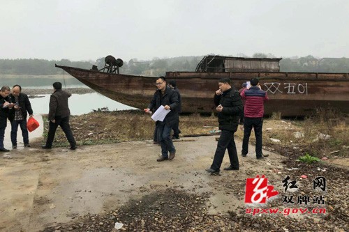 双牌县:狠抓“僵尸船”清理整治工作