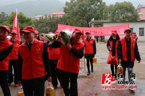 县国税局开展“3.5”学雷锋日志愿者活动