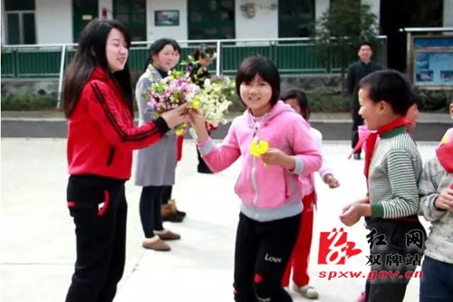 蔡里口小学开展庆“三.八”妇女节活动