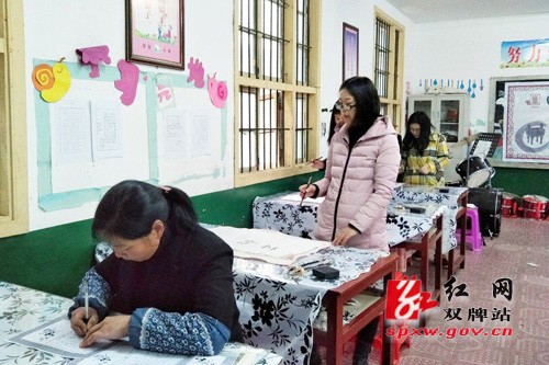 蔡里口小学开展庆“三.八”妇女节活动