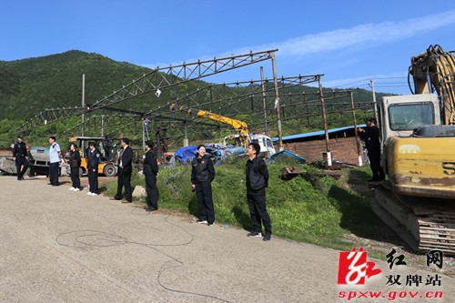 “老赖”拒不腾退厂房 双牌法院强制执行清场
