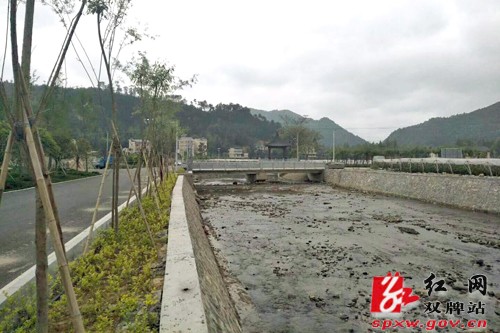 麻江镇河道清理整治见成效