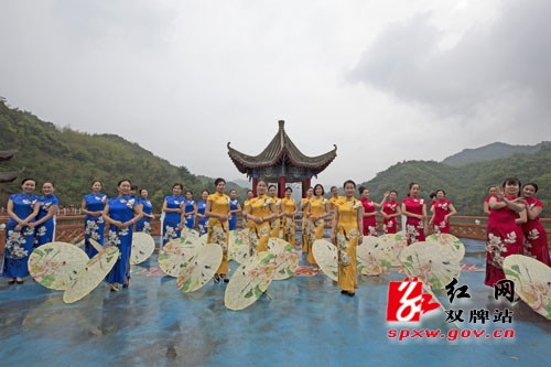 百名旗袍美女齐聚阳明山 展现女性魅力助推旅游发展