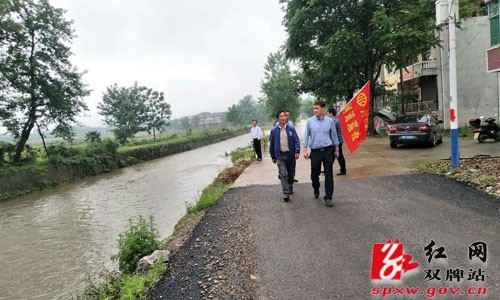五里牌镇加强河道巡查确保汛期河道安全