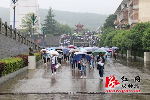 【聚焦2018高考】高考现场实拍 看双牌二中考点 “难忘”瞬间!