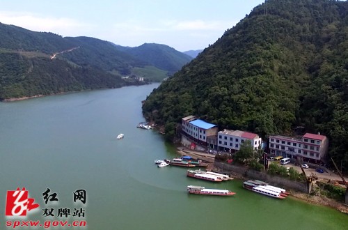 开展水上安全整治 5艘无资质小快艇被依法封停