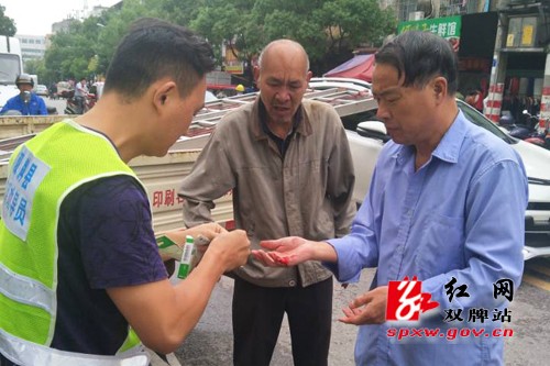 文明劝导员——双牌县城一道亮丽的风景线